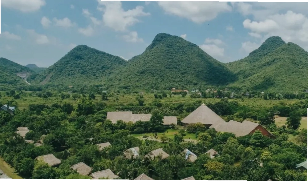 Không gian xanh mát của Mineral Cúc Phương Resort