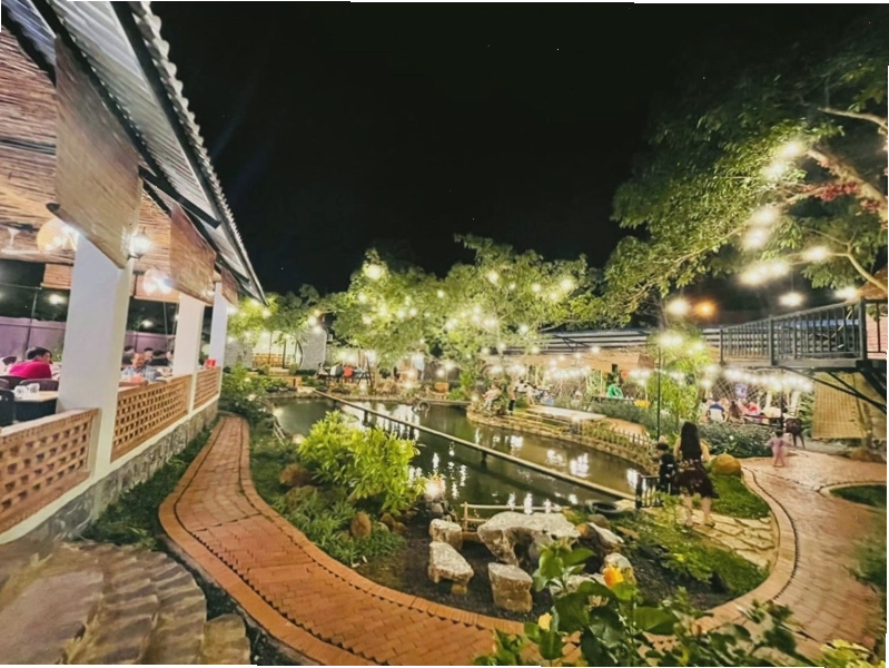 Không gian xanh mát của nhà hàng The Little Garden