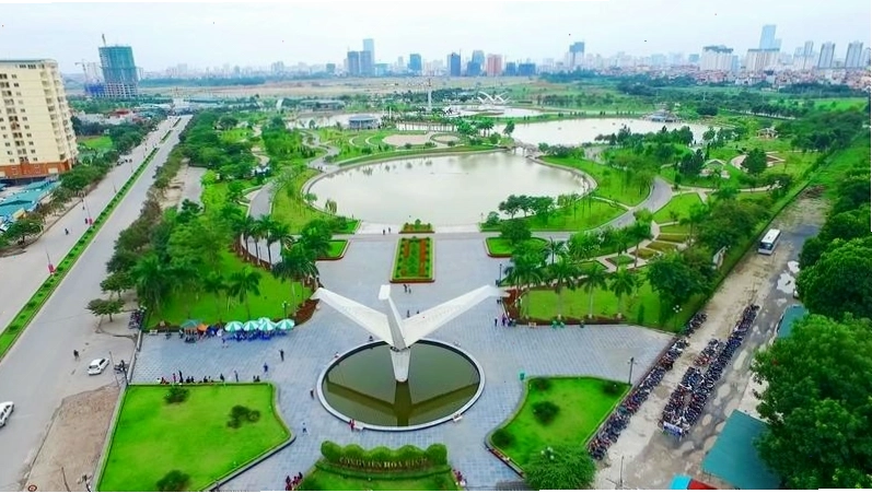 Không gian xanh mát tại Công viên Hòa Bình