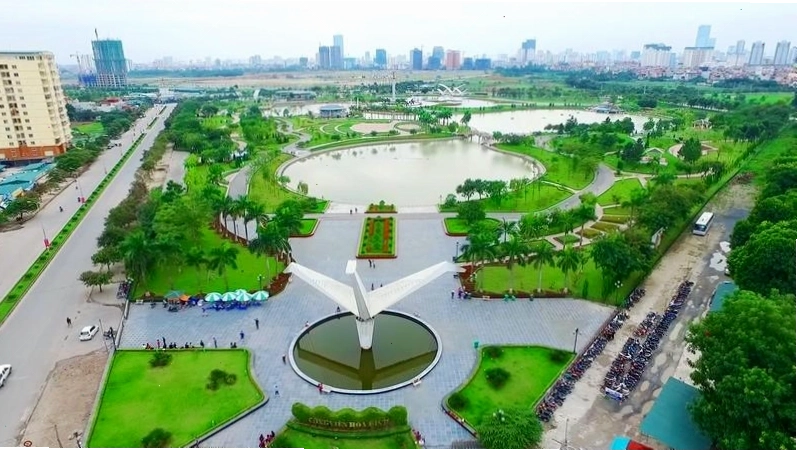 Không gian xanh mát tại Công viên Hòa Bình