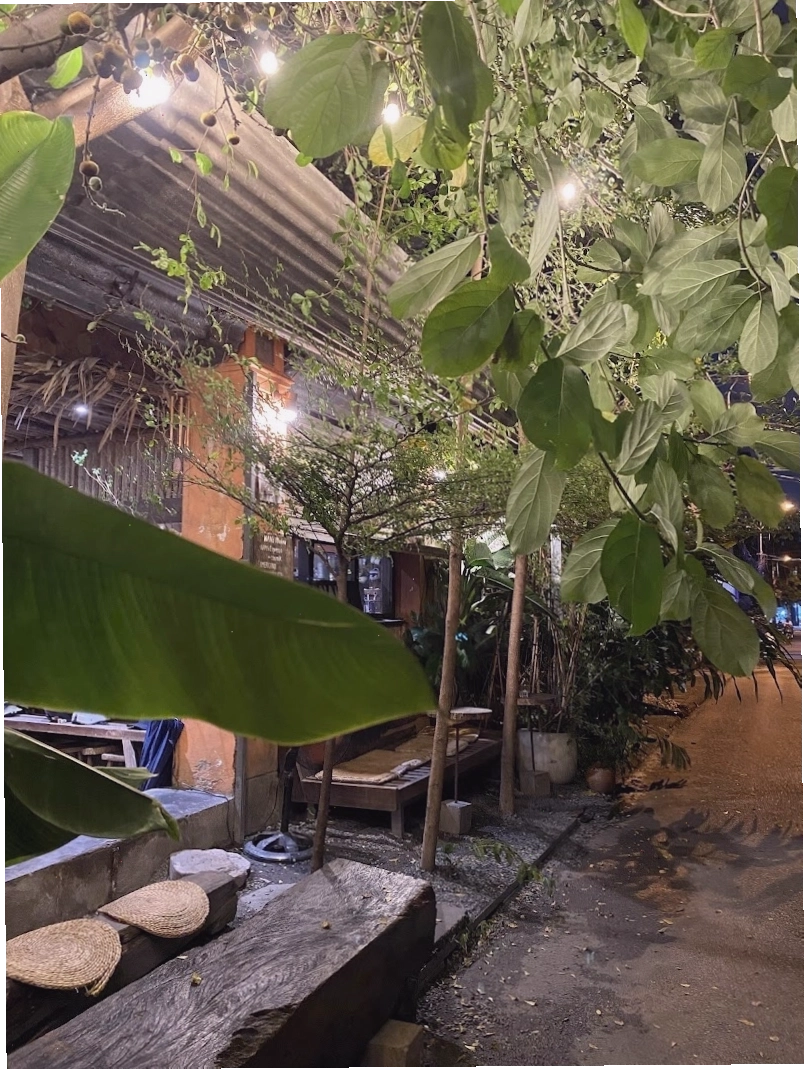 Không gian xanh mát tại Nam’s Coffee & Cake Quận 2