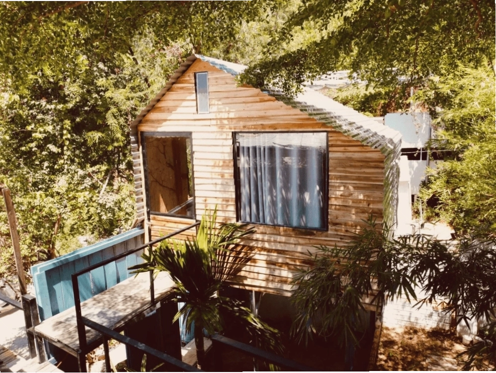 Không gian xanh mát tại Tom's Coffee Homestay Vĩnh Hải Nha Trang