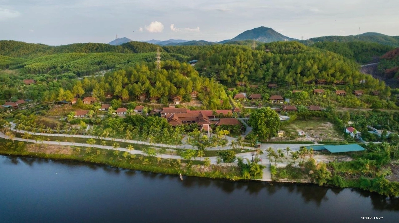 Không gian xanh mát và kiến trúc nhà gỗ tại Sankofa Village