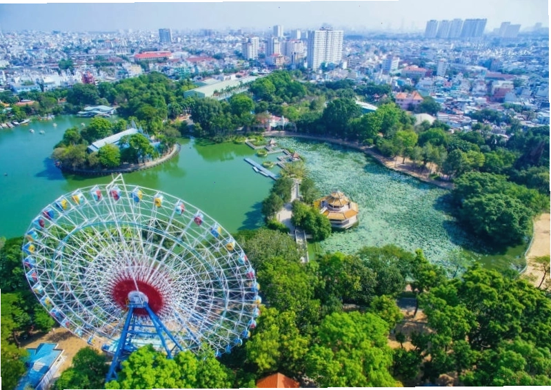 Không gian xanh mát và rộng lớn của Công viên Đầm Sen Khô