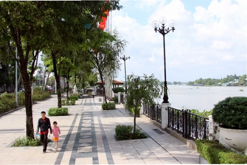 Không gian xanh mát và trong lành tại phố đi bộ Bạch Đằng Bình Dương