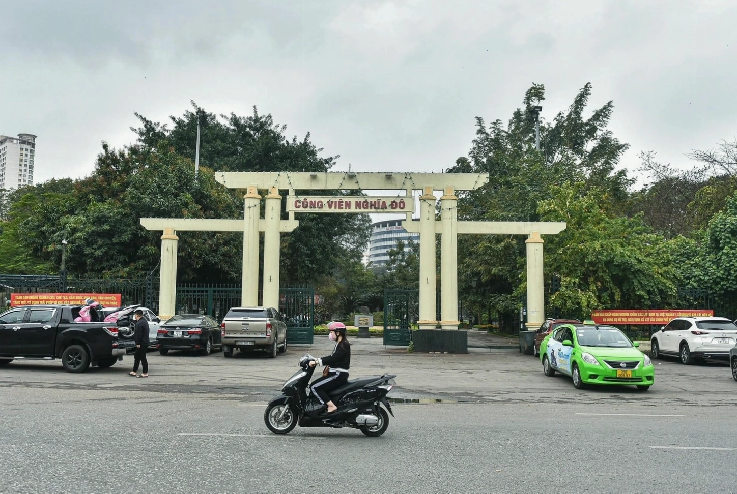 Không gian xanh mát và yên bình tại công viên Hà Nội