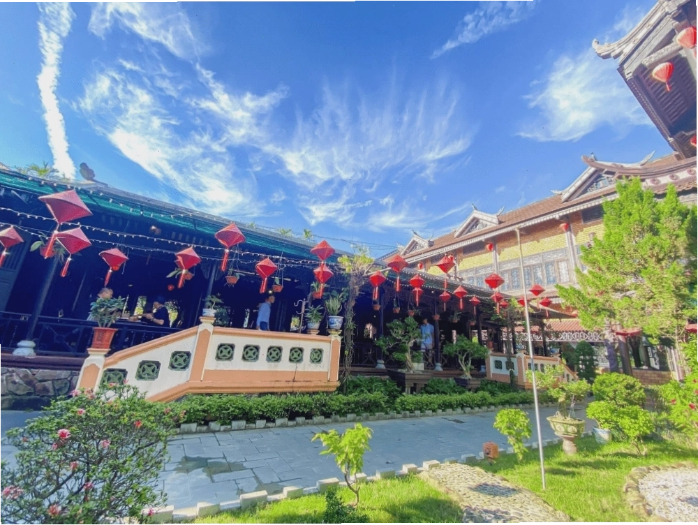Không gian xanh mát và yên bình tại Vỹ Dạ Xưa Cafe
