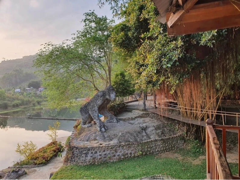 Không gian yên bình của Suối đá Hòn Giao nhìn từ trên cao