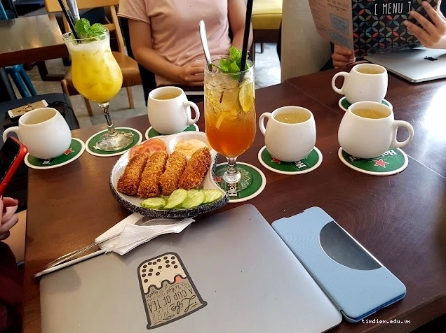 Không gian Yoko Cafe về đêm