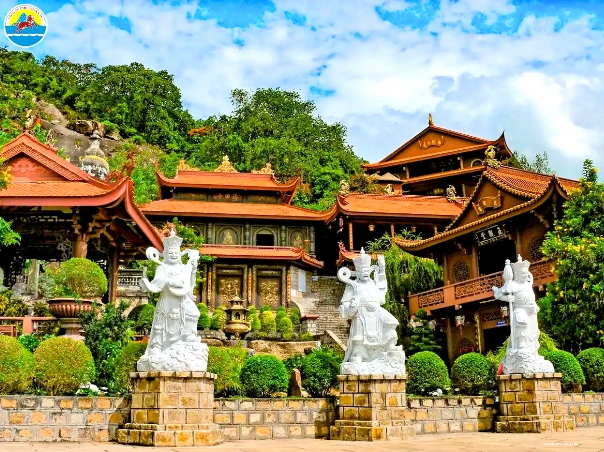 Không khí mua bán tấp nập tại Chợ Châu Đốc