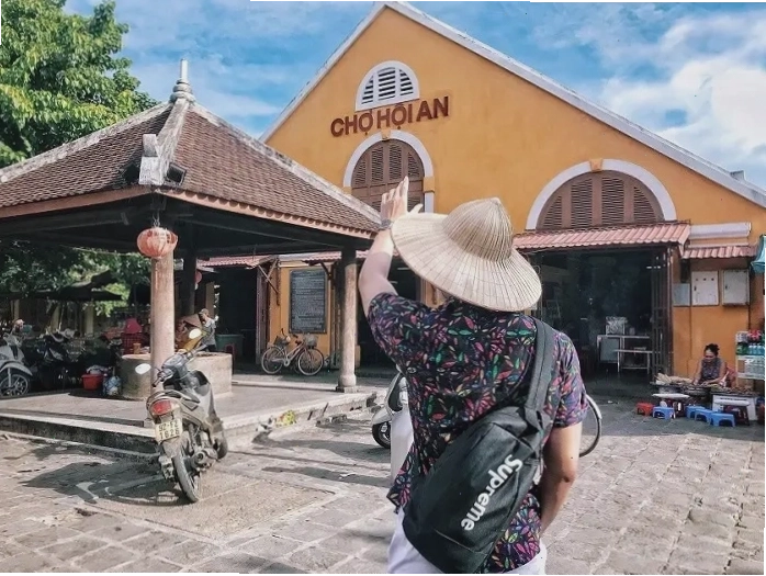 Không khí tấp nập tại Chợ Hội An