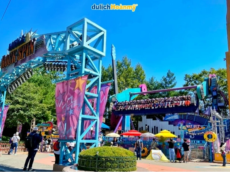 Khu American Adventure với các trò chơi cảm giác mạnh