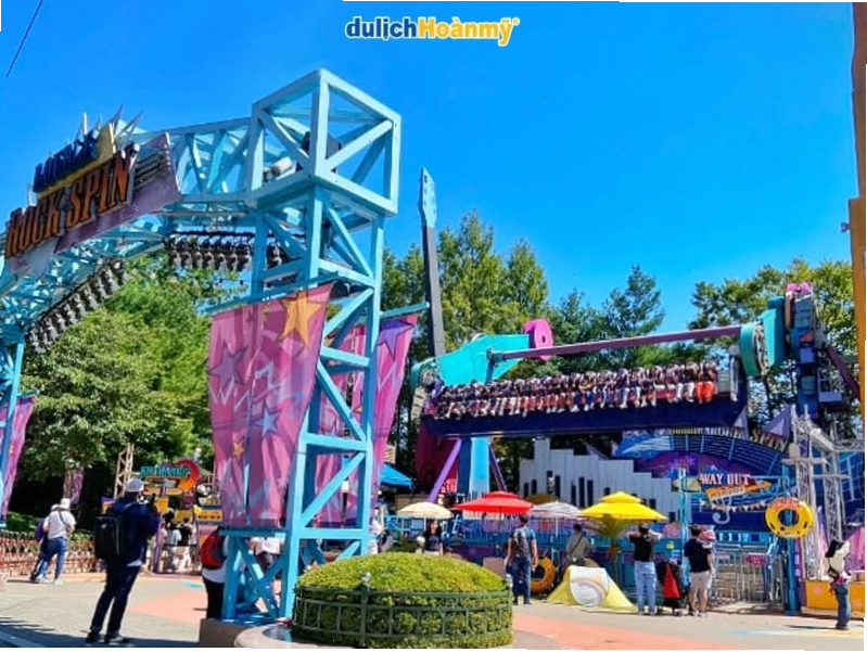 Khu American Adventure với các trò chơi cảm giác mạnh