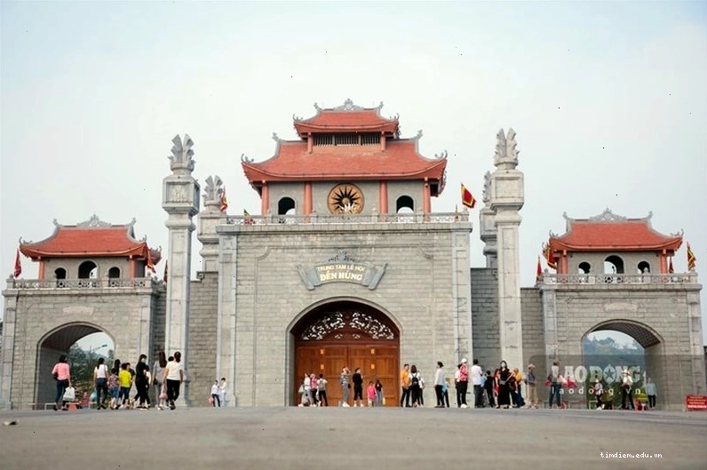 Khu di tích lịch sử Đền Hùng nhìn từ trên cao