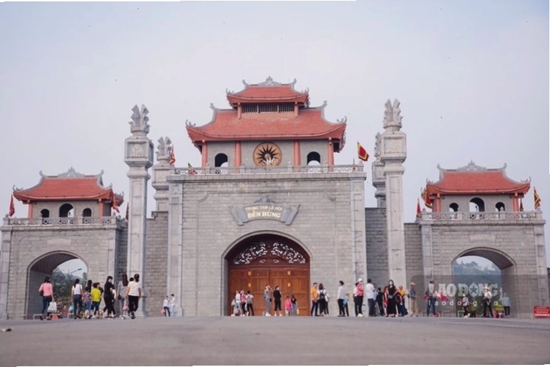 Khu di tích lịch sử Đền Hùng uy nghiêm trên đỉnh núi Nghĩa Lĩnh