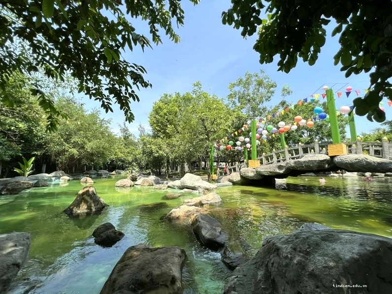 Khu du lịch Chín Sóng ở Thạnh Phú