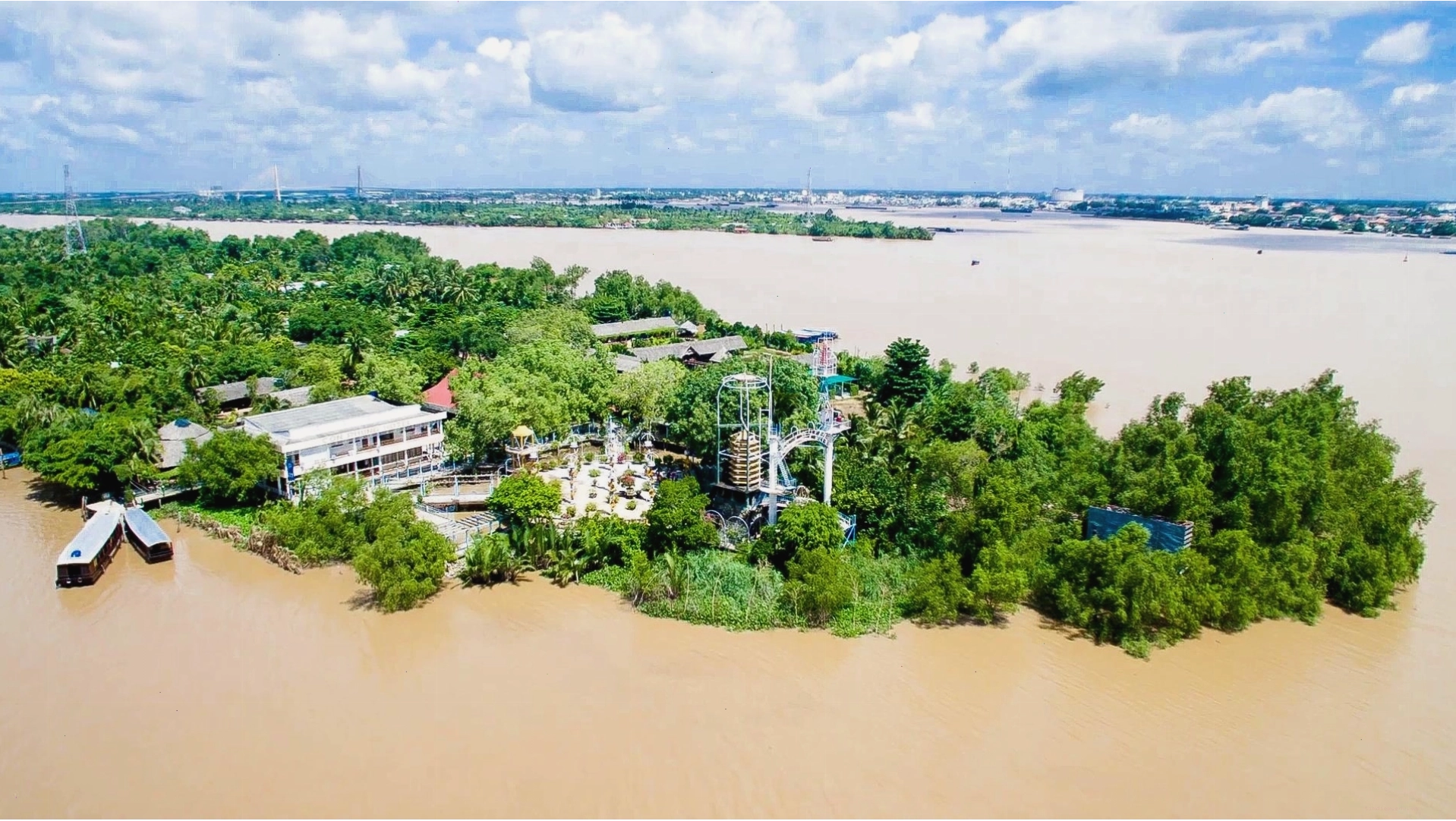 Khu du lịch Cồn Phụng xanh mát với cảnh quan sông nước hữu tình