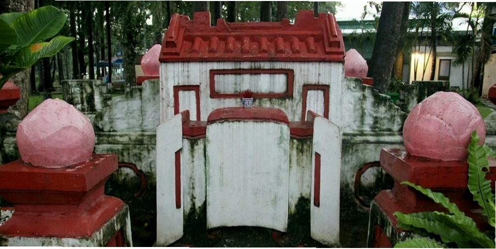 Khu mộ cổ trong Công viên Tao Đàn