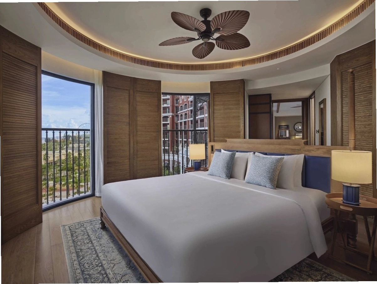 Khu nghỉ dưỡng Movenpick Phan Thiết với kiến trúc hiện đại và hồ bơi vô cực hướng biển