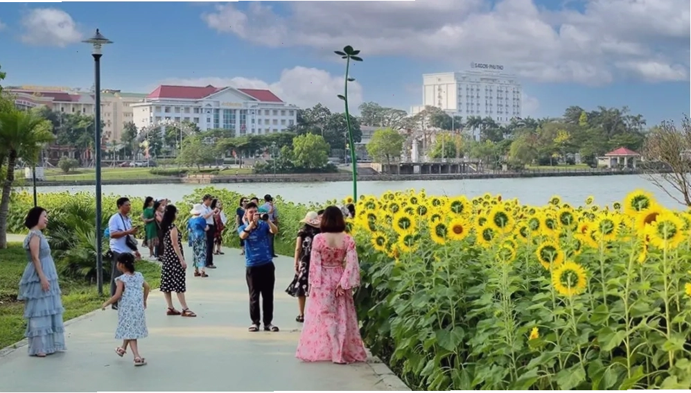 Khu phố ẩm thực tại Công viên Văn Lang Việt Trì
