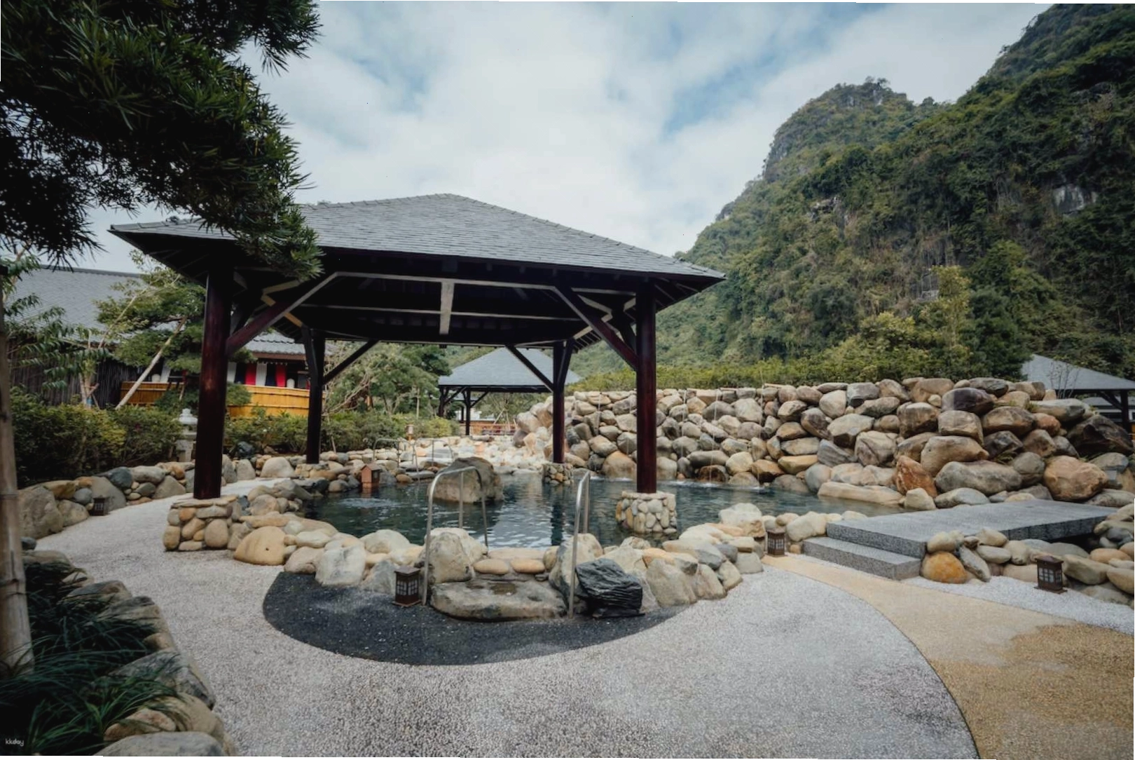 Khu suối khoáng nóng Yoko Onsen Quang Hanh với kiến trúc Nhật Bản