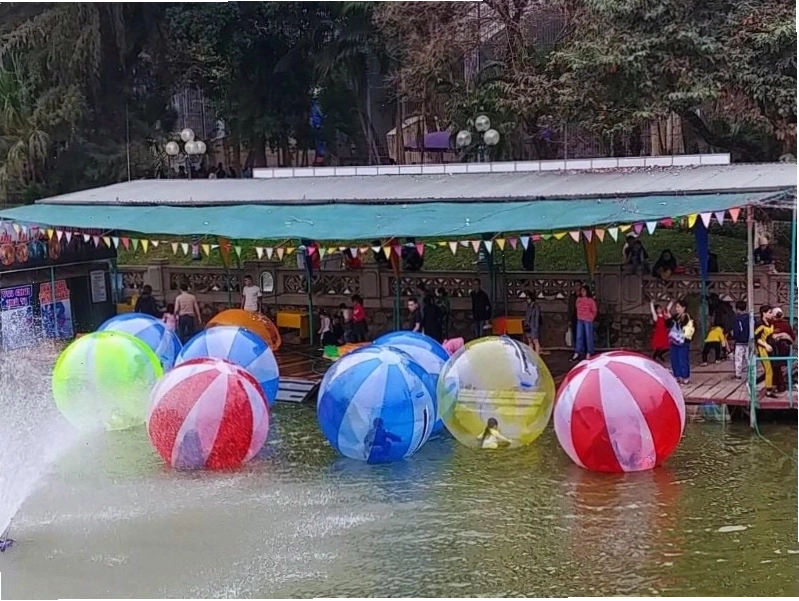 Khu trò chơi đa dạng cho trẻ em tại Công Viên Thủ Lệ