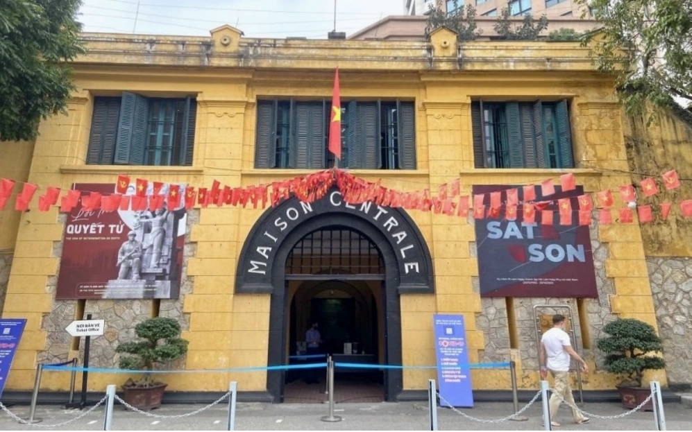 Khu trưng bày tại Nhà tù Hỏa Lò