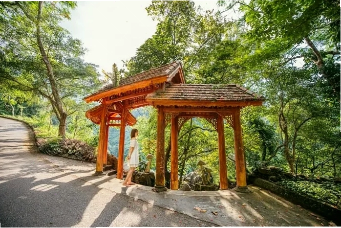 Khu Trung Sơn tại Thiên Sơn Suối Ngà với cảnh quan thiên nhiên tươi đẹp