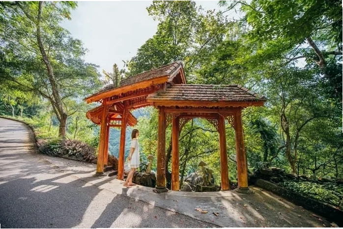 Khu Trung Sơn yên bình với những ngôi nhà sàn truyền thống