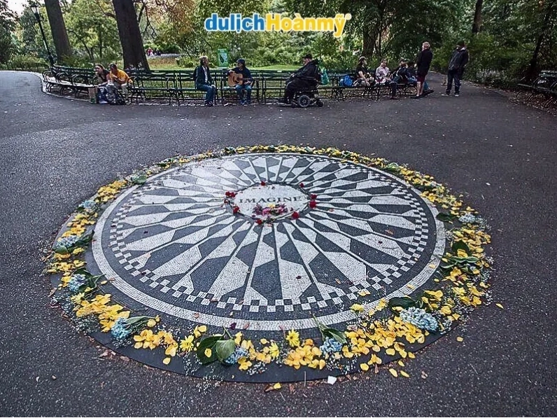 Khu tưởng niệm Strawberry Fields tại công viên Central Park