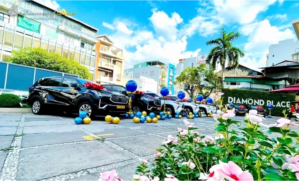 Khu vực bãi giữ xe rộng rãi tại nhà hàng Diamond Place