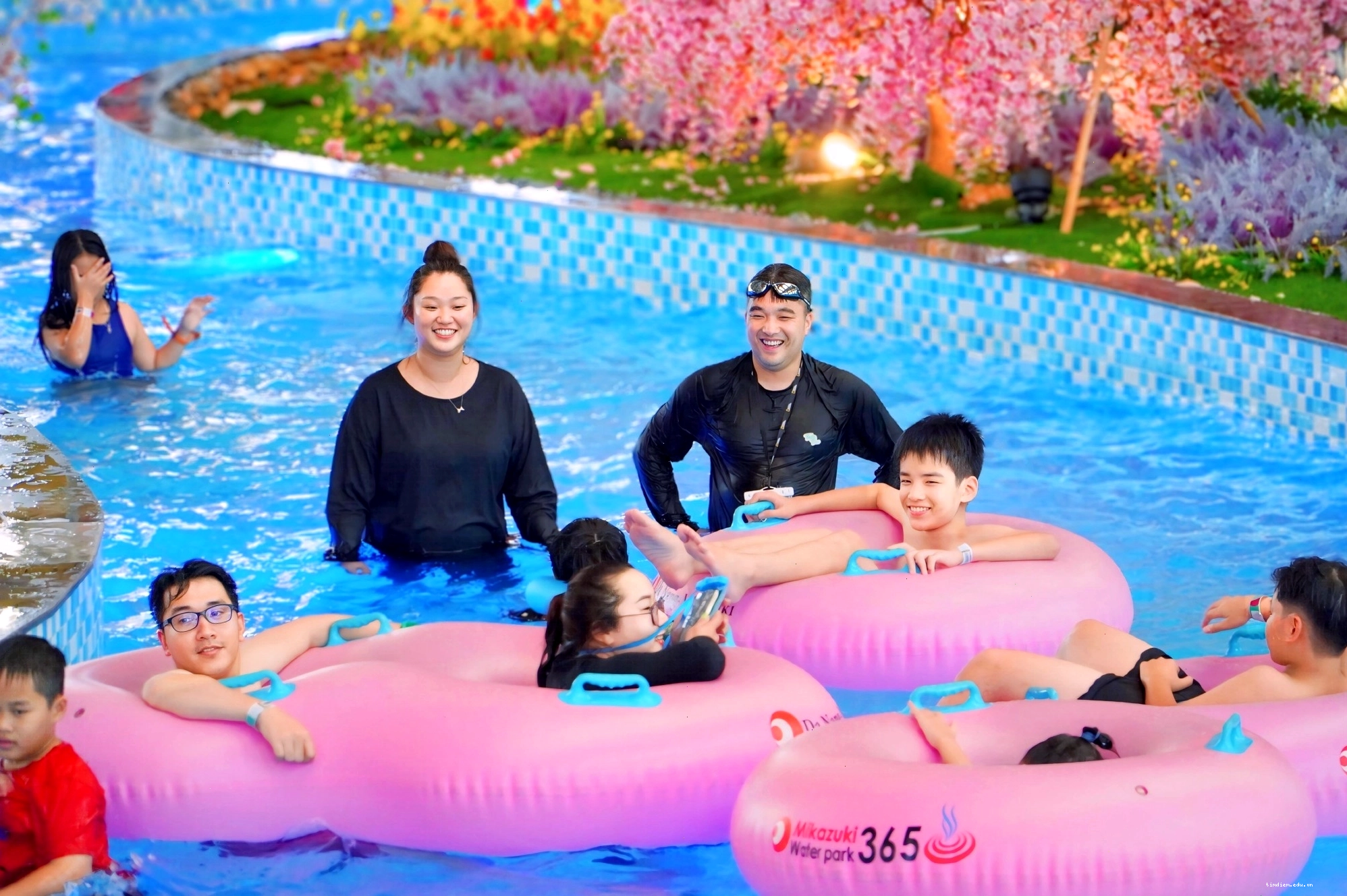 Khu vực bể tạo sóng tại công viên nước Mikazuki 365