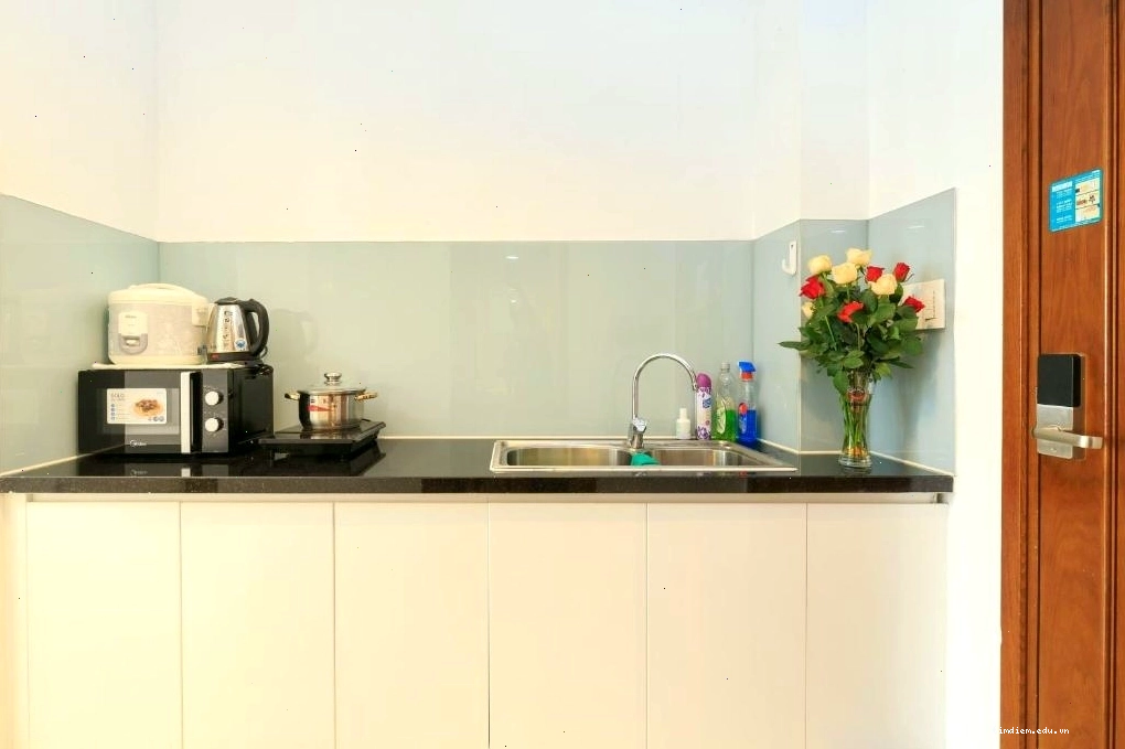 Khu vực bếp sạch sẽ với đầy đủ thiết bị