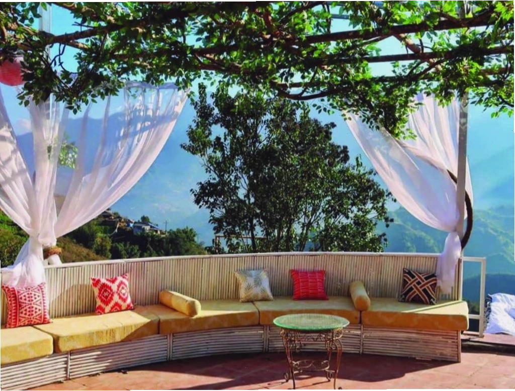 Khu vực cafe phong cách Địa Trung Hải tại Secret Garden Sapa