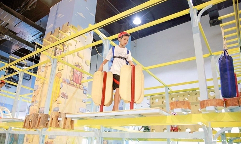 Khu vực chơi dây đu mạo hiểm tại Snow Town Sài Gòn, thử thách lòng dũng cảm