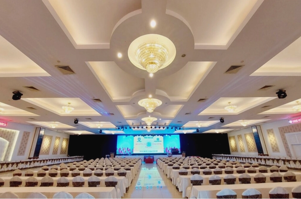 Khu vực đỗ xe rộng rãi tại Pleiku Palace