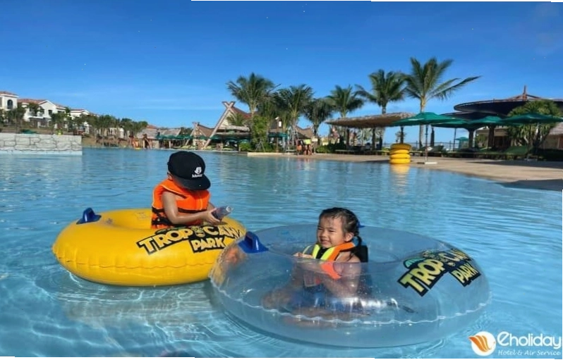 Khu vực hồ bơi dành riêng cho trẻ em tại Tropicana Park Hồ Tràm