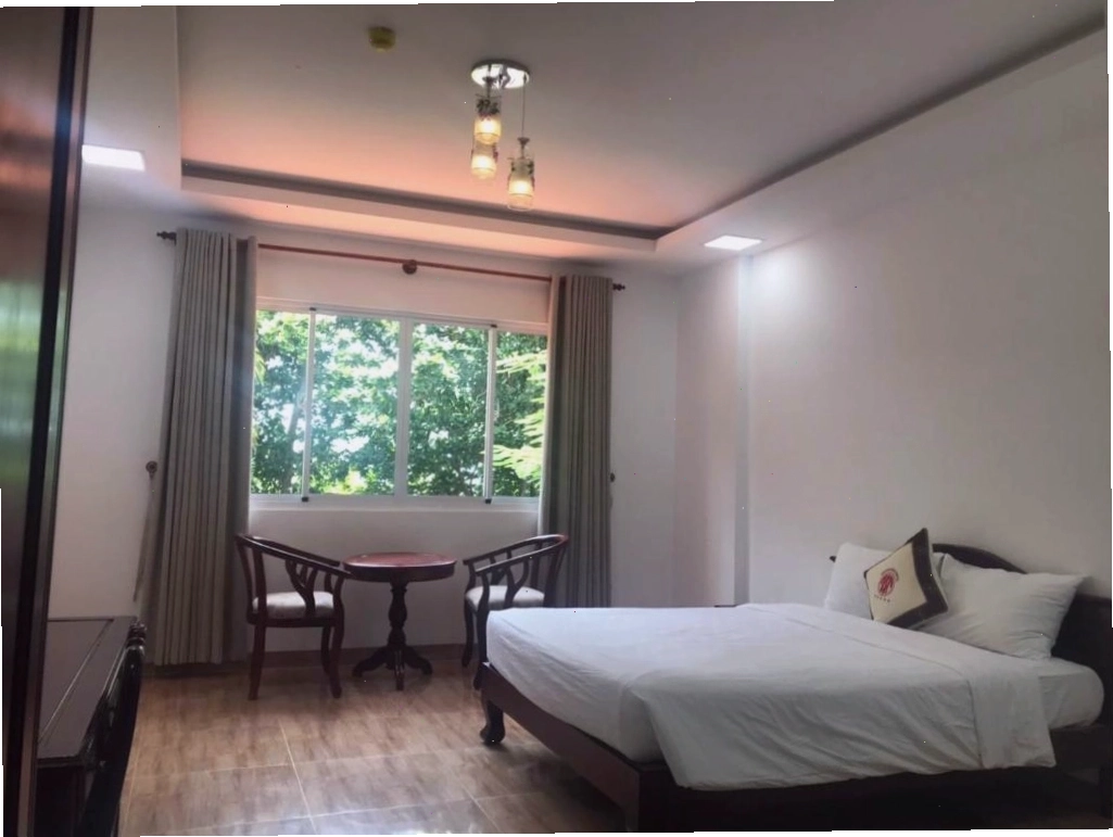 Khu vực hồ bơi tại Tân Sơn Nhất Côn Đảo Resort