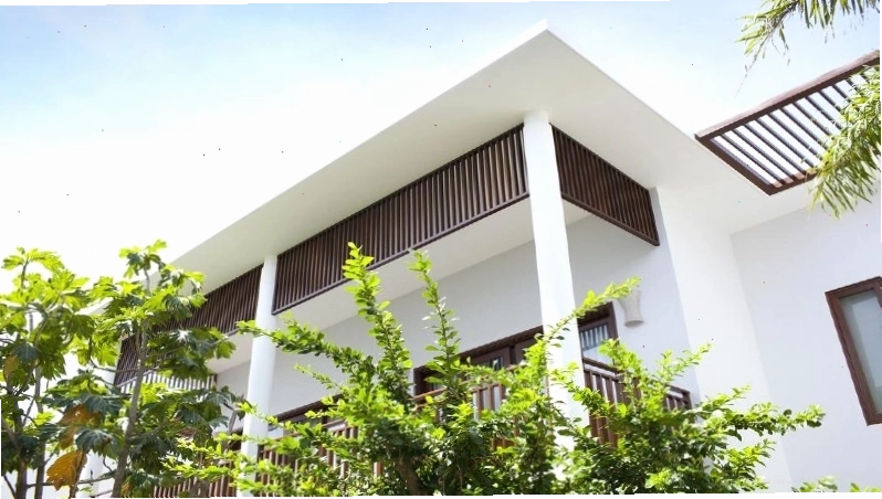 Khu vực hồ bơi tại Villa Aria Mũi Né