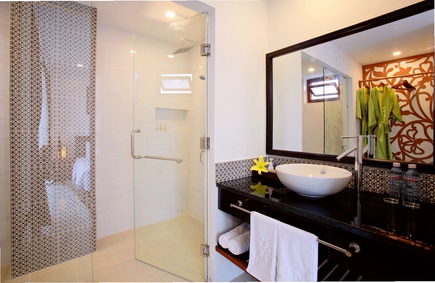 Khu vực hồ bơi xanh mát tại Green Boutique Villa