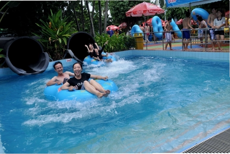 Khu vực hồ tạo sóng tại Công viên Nước Đầm Sen