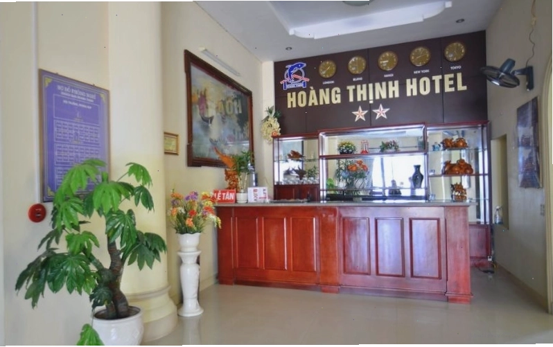 Khu vực lễ tân Khách sạn Hoàng Thịnh