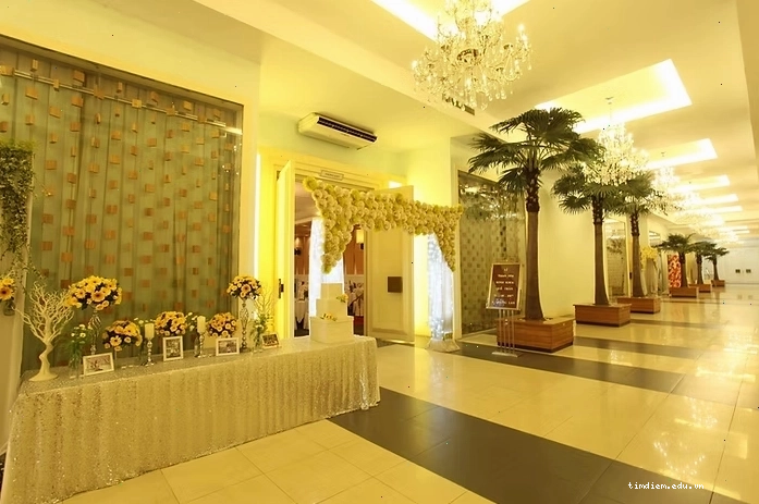 Khu vực lối đi và sảnh tiệc Đông Phương Nguyễn Văn Quá