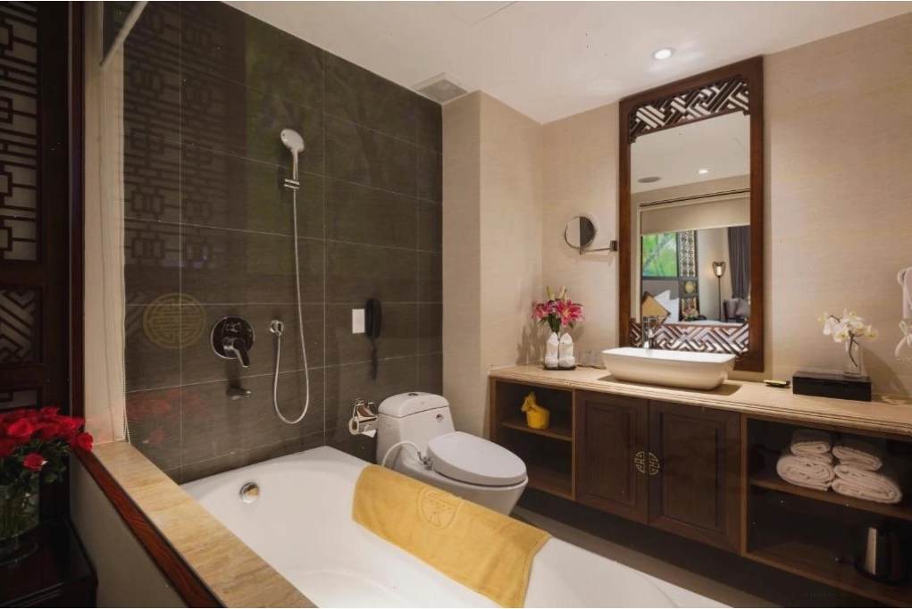Khu vực ngoài trời thư giãn tại Royal Boutique Huế