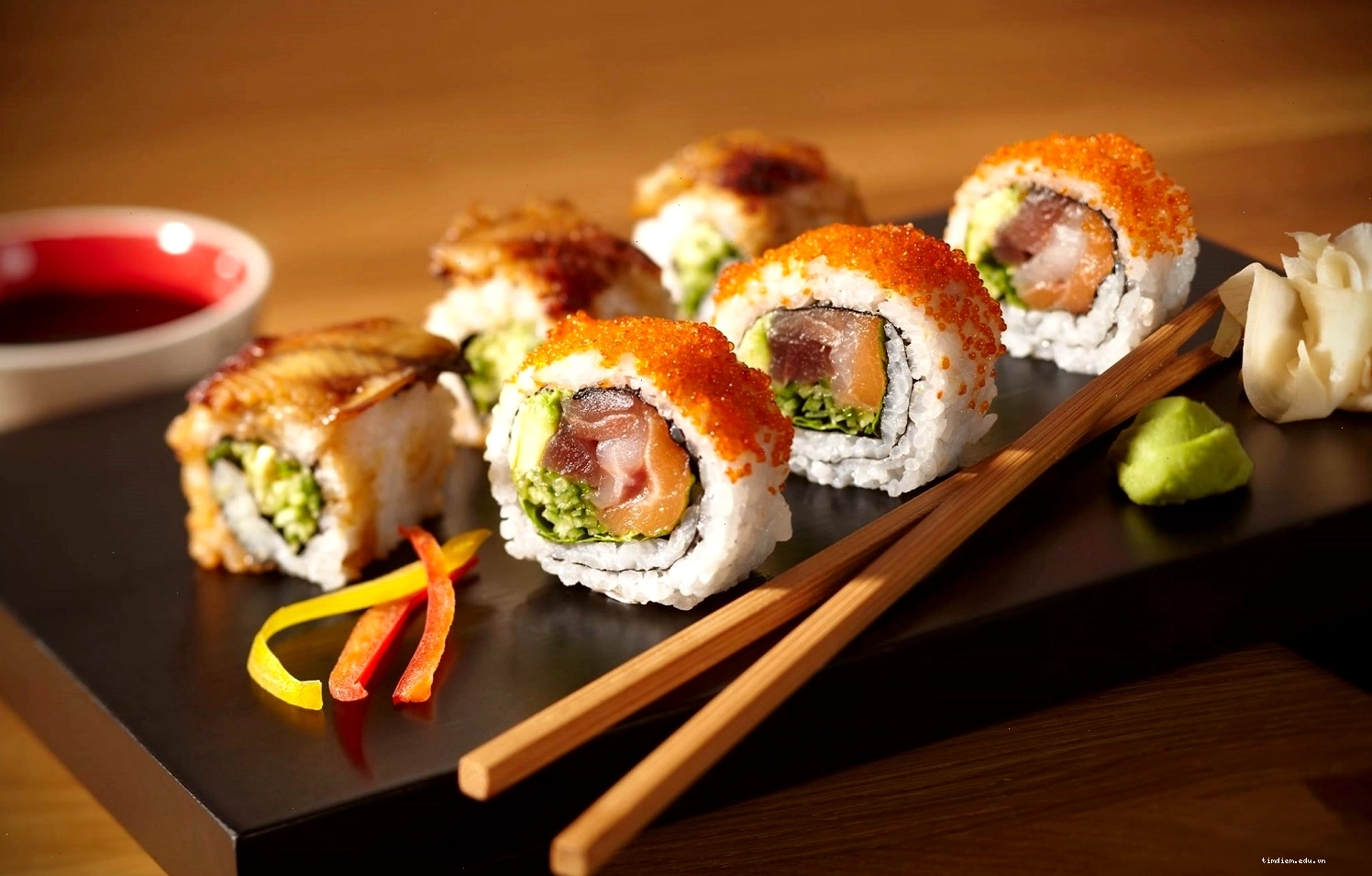 Khu vực ngồi ngoài trời của nhà hàng Asahi Sushi