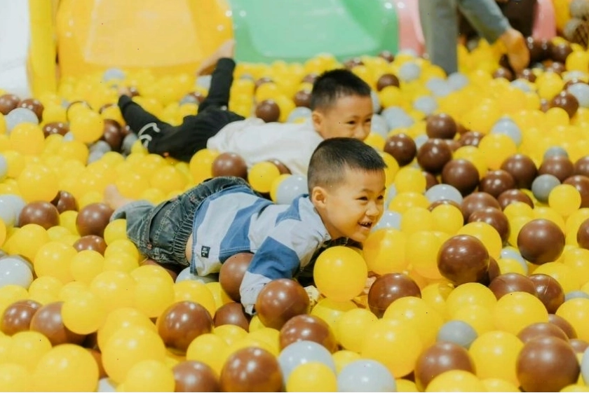 Khu vực nhà banh tại Kid BeeZone Coffee