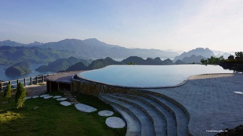 Khu vực nhà hàng ngoài trời tại Bakhan Village Resort