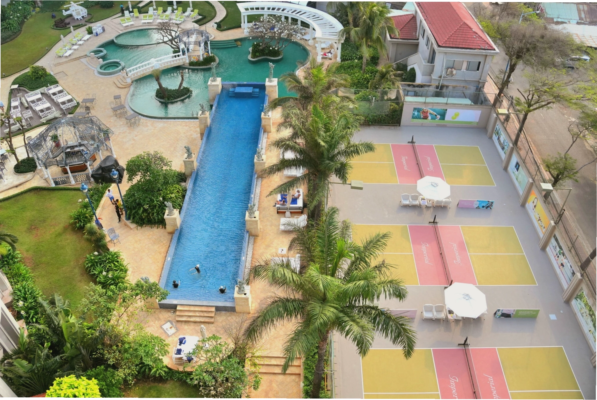Khu vực nhà hàng tại Imperial Hotel & Resort