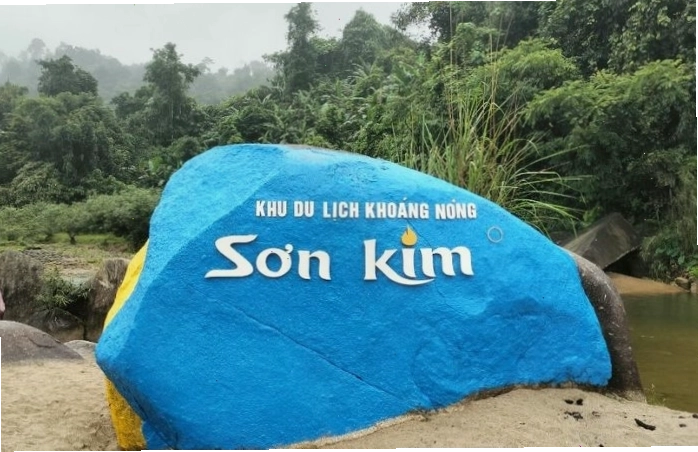 Khu vực rừng núi xung quanh suối nước nóng Sơn Kim