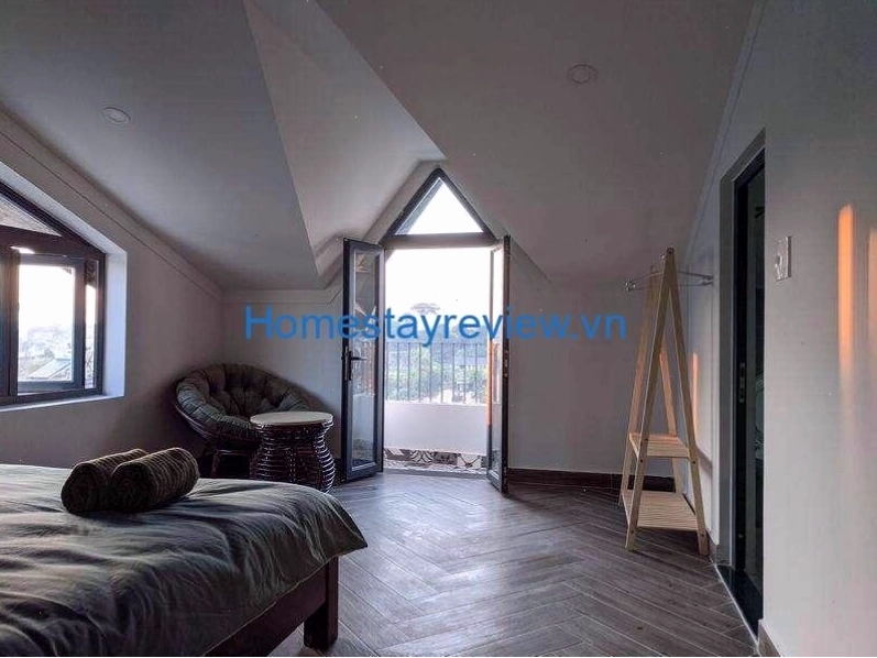Khu vực sân vườn thư giãn của homestay